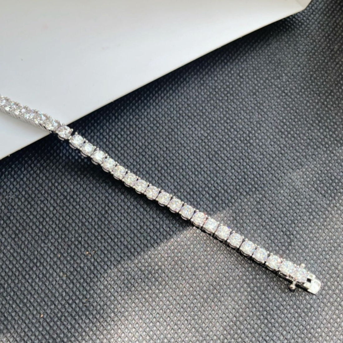 Solitaires tennis bracelet