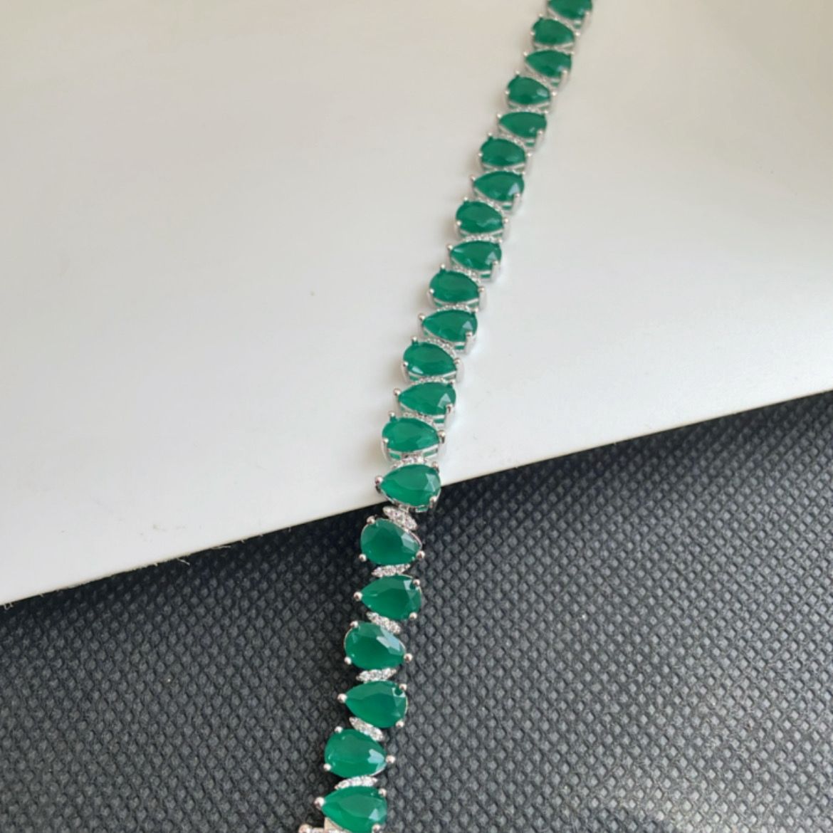 Pear-shaped bracelet