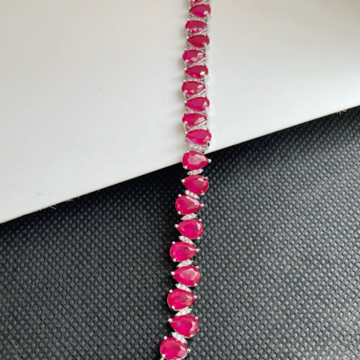 Pear-shaped bracelet