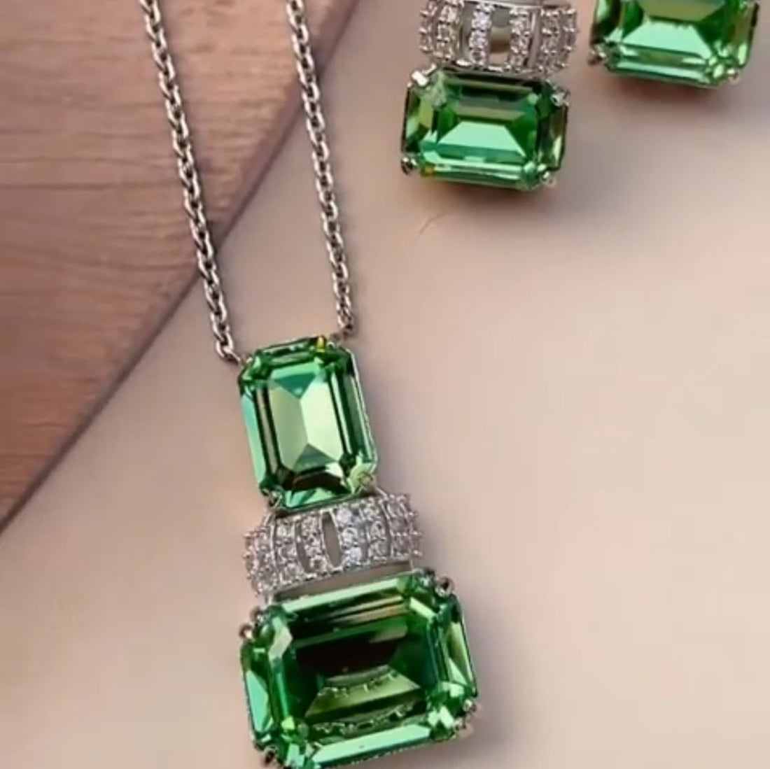Regal Swarovski Pendant Set