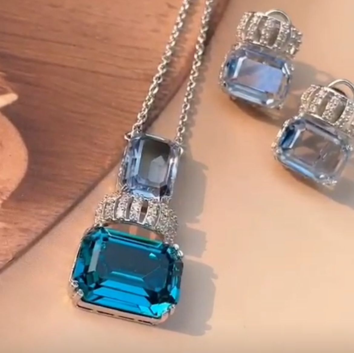 Regal Swarovski Pendant Set
