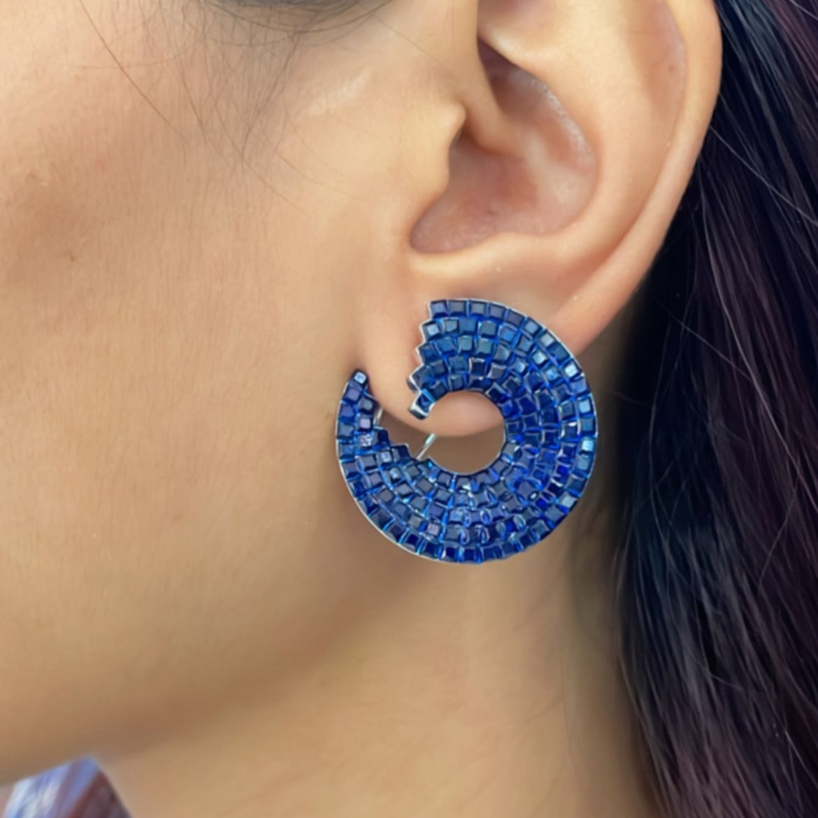 Modern and bold studs invisible setting stone