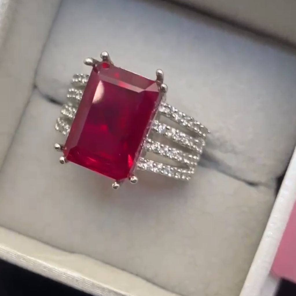 Emerald cut ring