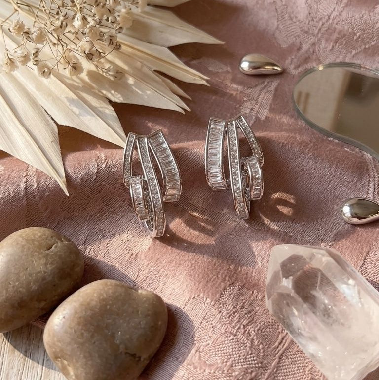 Wave baguette hoops