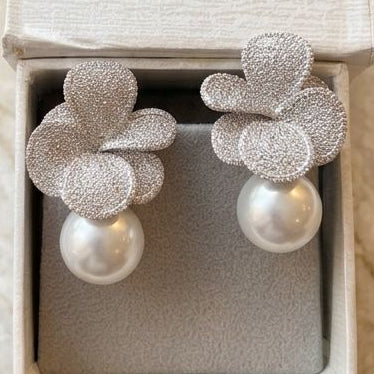 Pearl Bloom nano setting stud