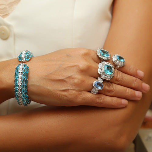 Openeable Bracelet with Diamonds