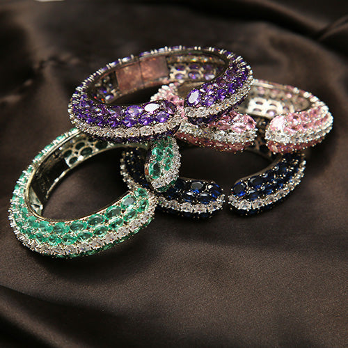 Openeable Bracelet with Diamonds