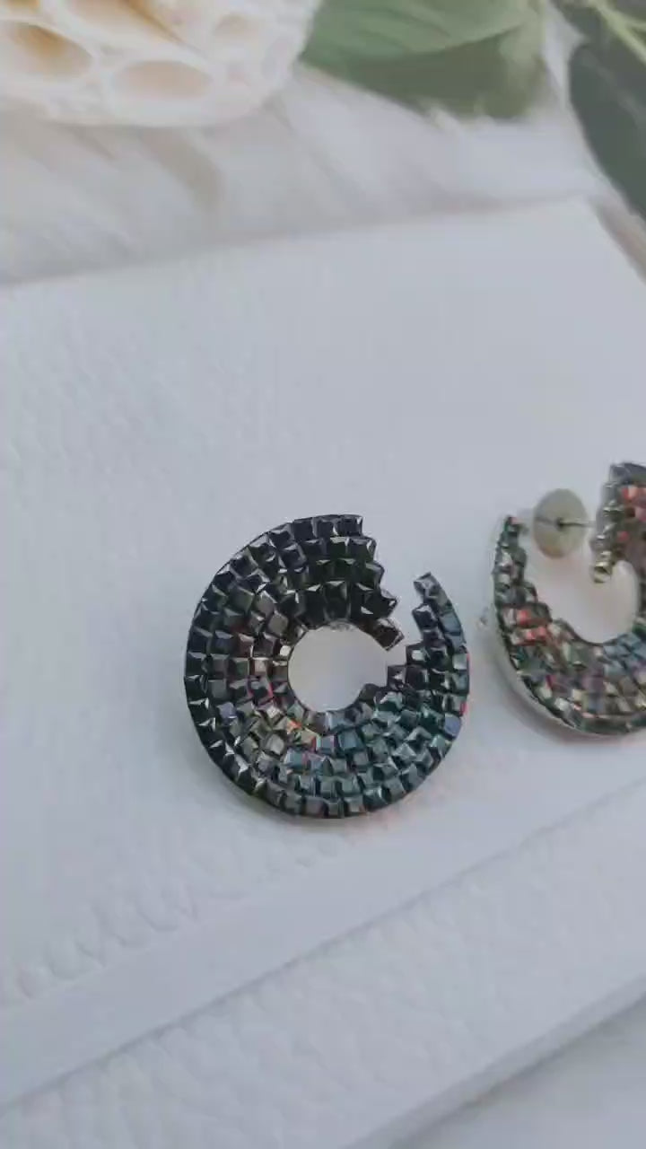 Modern and bold studs invisible setting stone