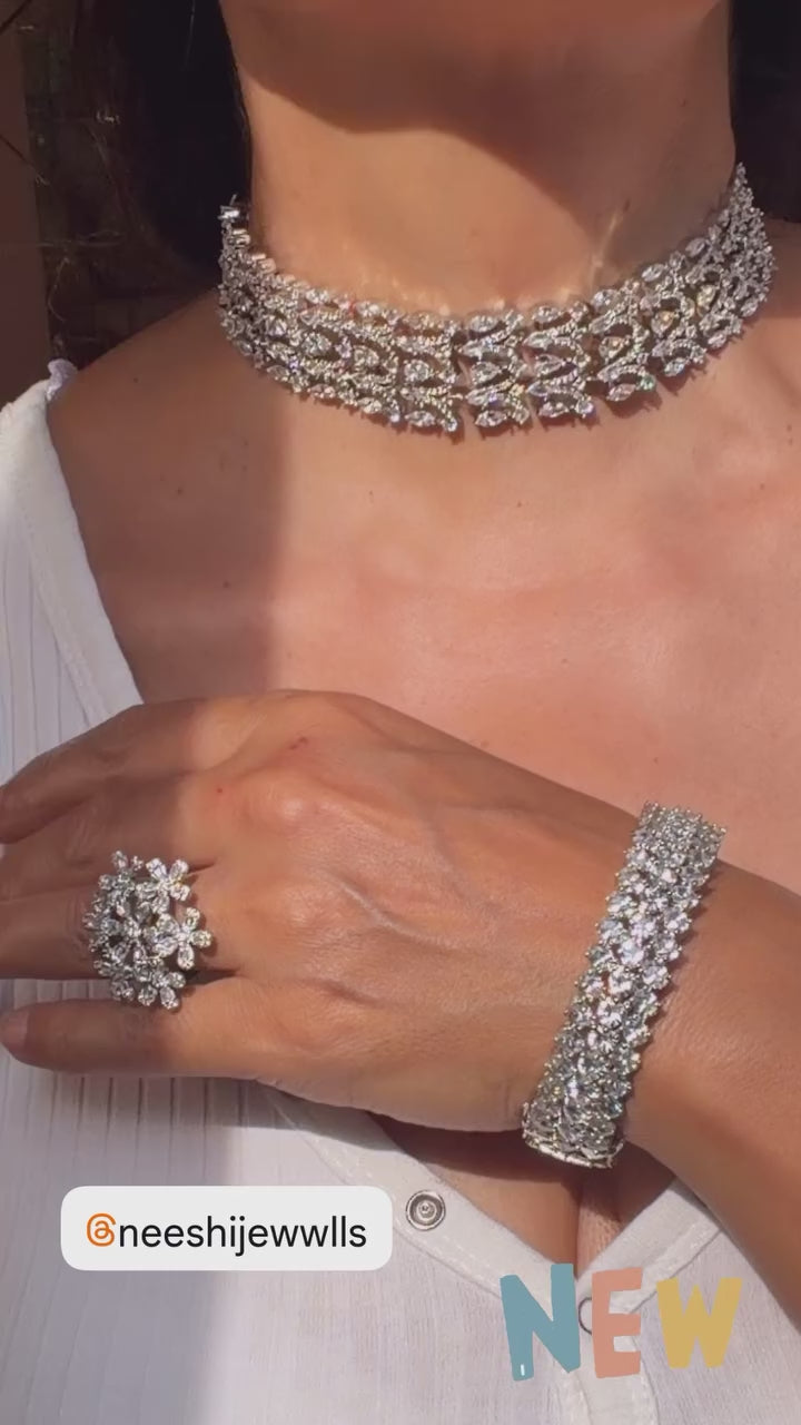 Timeless Luxe Ensemble Choker