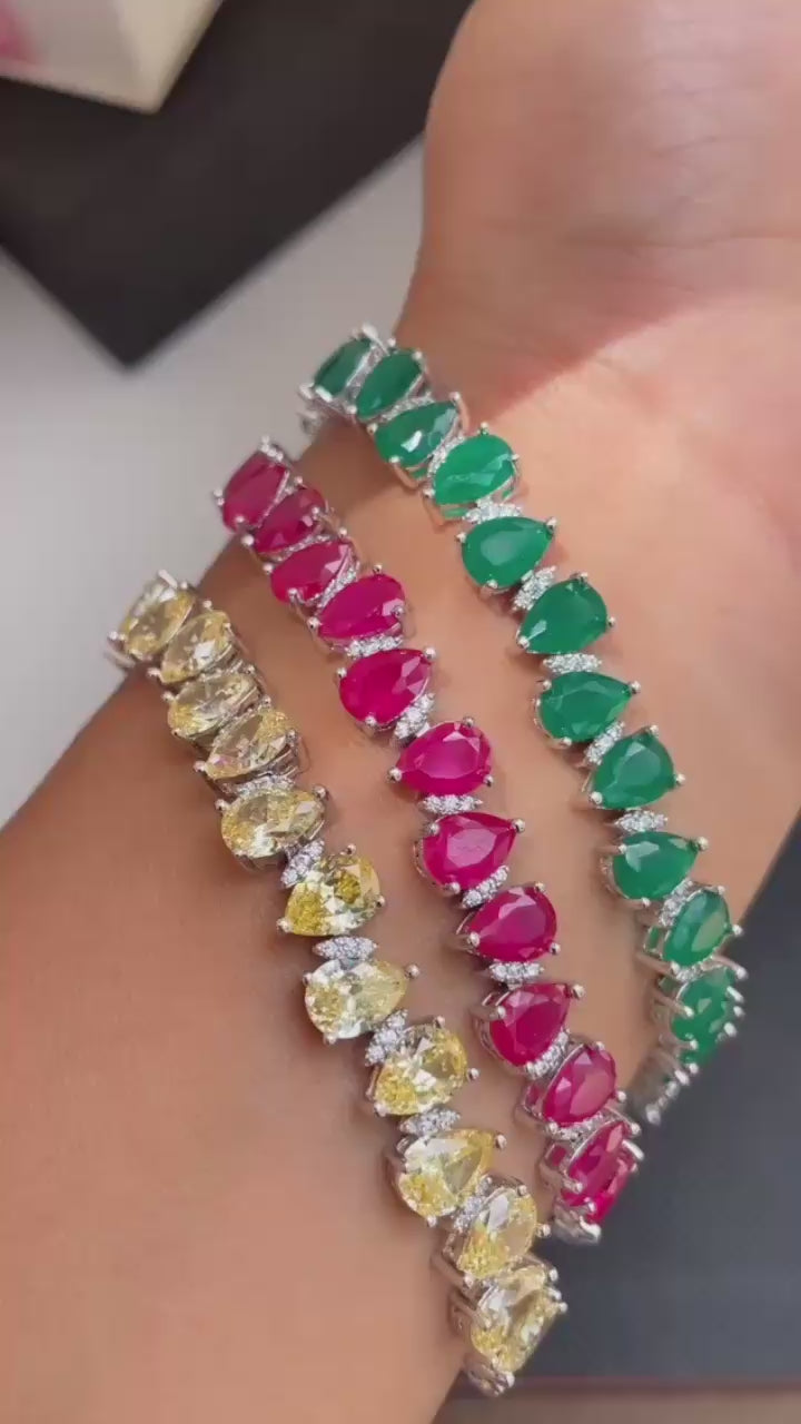Pear-shaped bracelet